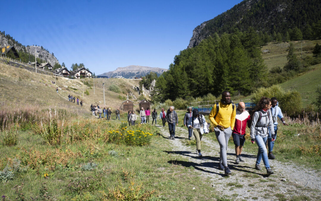 In cammino sulla rotta alpina dei migranti